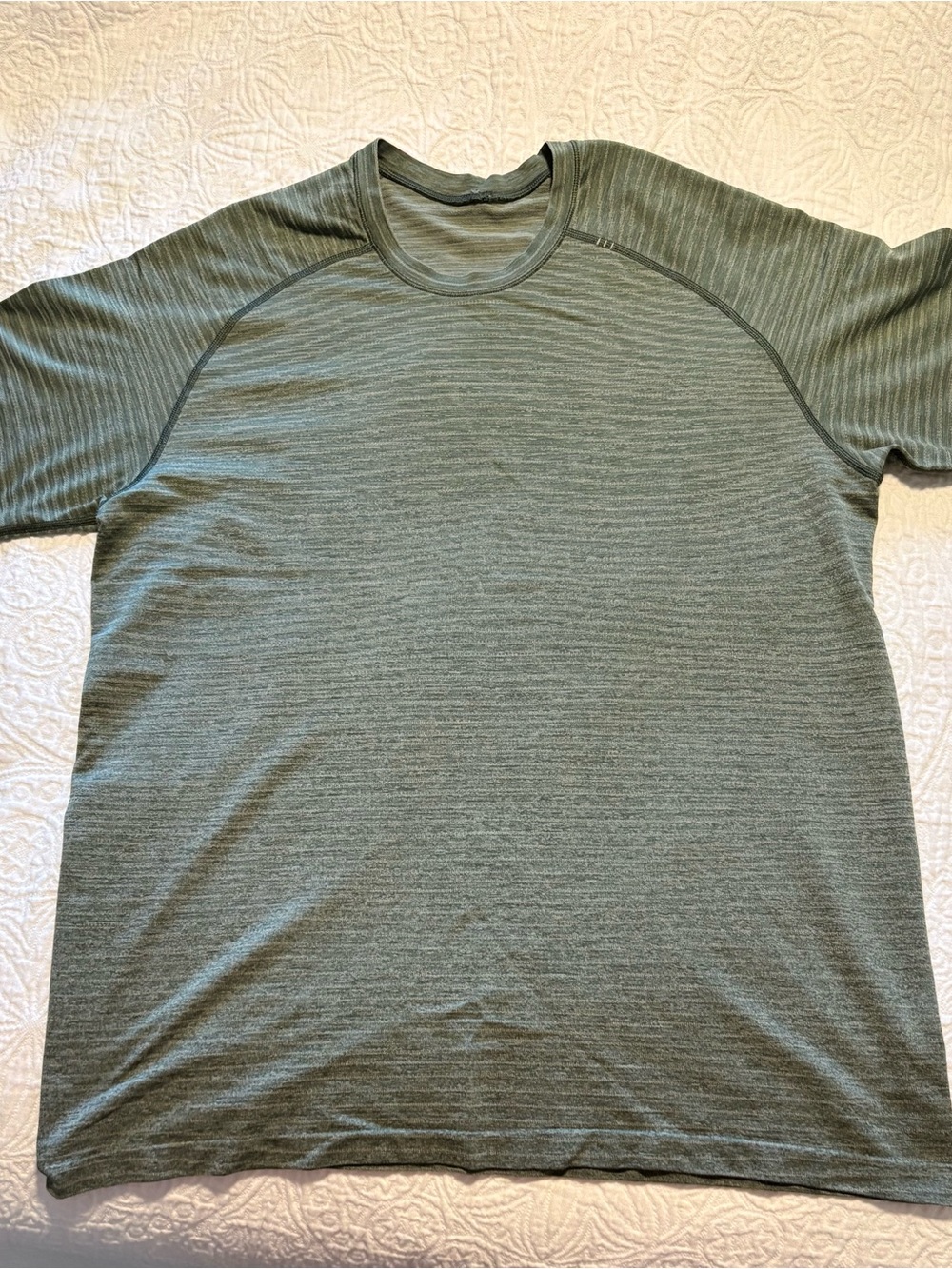 lululemon Men’s Short-Sleeve Crew Tee in Olive Green Striated